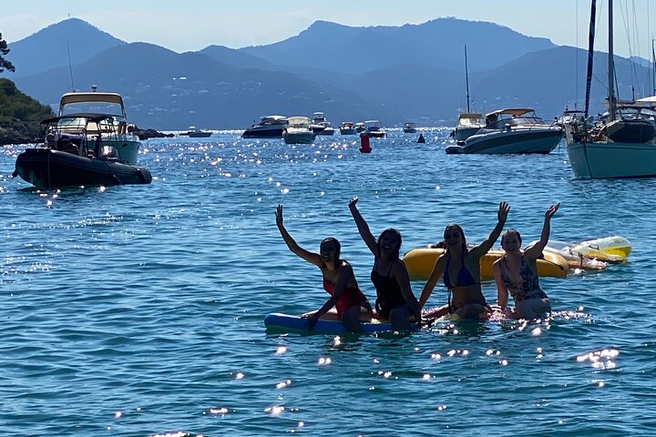 Excursion privée en bateau à Antibes et Billionaire Bay – Détente et plongée avec tuba