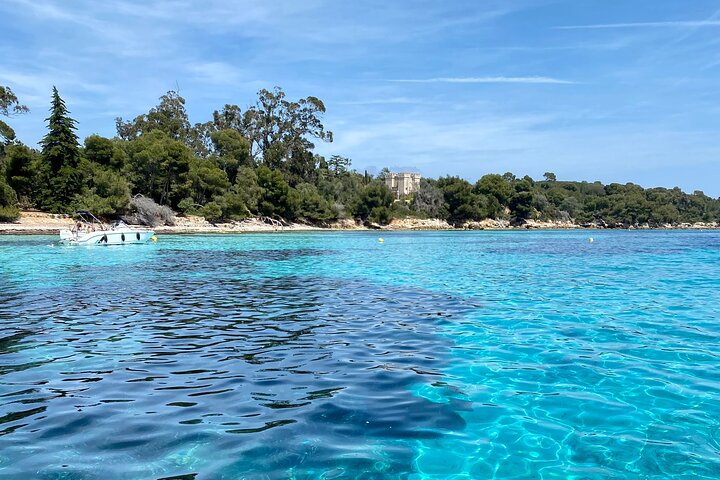 Excursion privée en bateau à Antibes et Billionaire Bay – Détente et plongée avec tuba