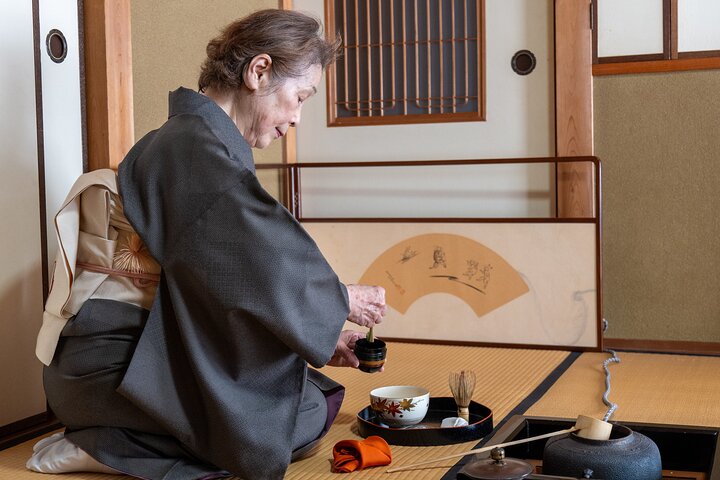 Besonderes Ikebana-Erlebnis unter der Leitung einer Ikebana-Meisterin, Frau Inao