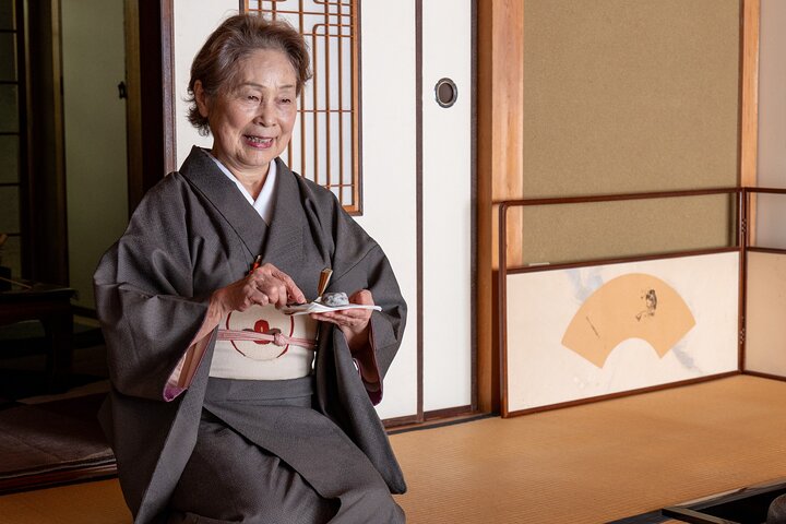 Besonderes Ikebana-Erlebnis unter der Leitung einer Ikebana-Meisterin, Frau Inao
