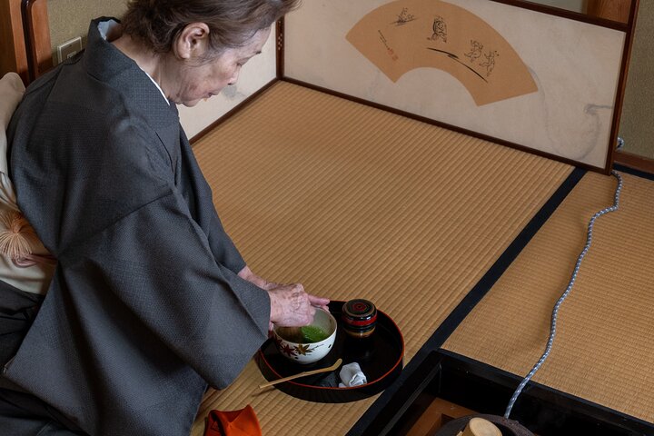 Besonderes Ikebana-Erlebnis unter der Leitung einer Ikebana-Meisterin, Frau Inao