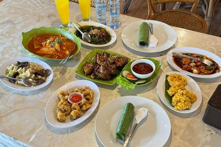 1 dags stadsrundtur i Batam med färjebiljett, lunch och massage
