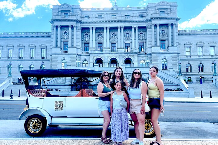 Tour privado a la luz de la luna por Washington D.C. en coche vintage de lujo
