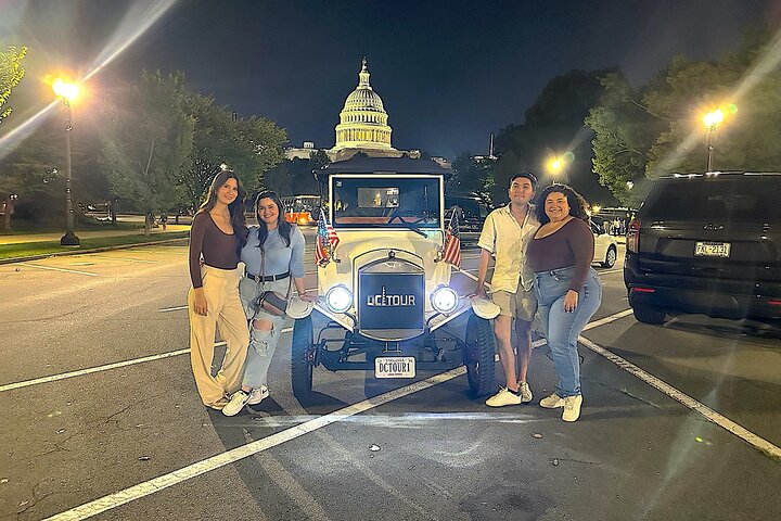 Tour privado a la luz de la luna por Washington D.C. en coche vintage de lujo