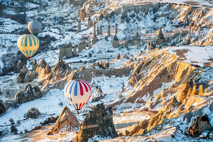 Passeio de balão de ar quente ao nascer do sol em Goreme, Capadócia
