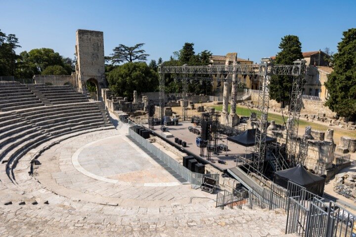 Visita histórica a pie de la Antigua Arlés con una aplicación