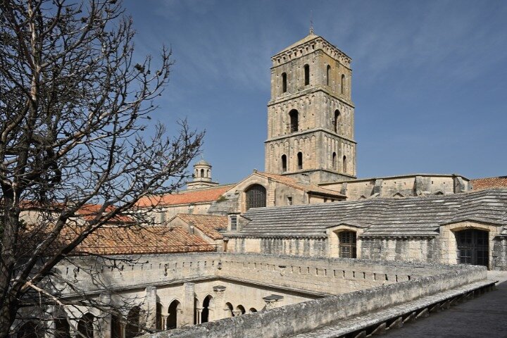 Visita histórica a pie de la Antigua Arlés con una aplicación