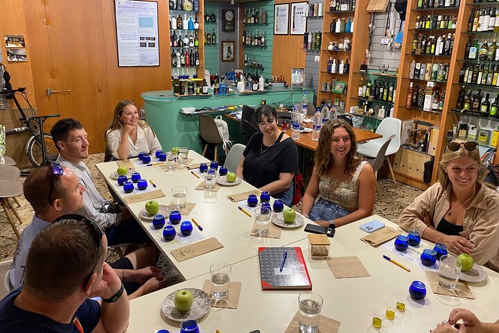 Ekologisk Olive Grove tur & Olivoljeprovning & lunch i Kalamata!
