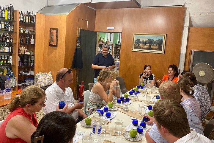 Ekologisk Olive Grove tur & Olivoljeprovning & lunch i Kalamata!