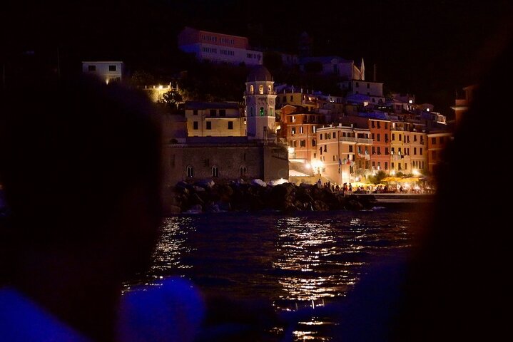 Croisière au coucher du soleil Cinque Terre avec apéritif au départ de Monterosso