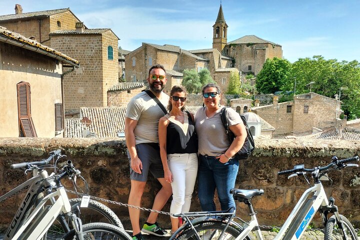 E-Bike-Tour in Orvieto in kleinen Gruppen: Geschichte, Kultur zum Mittag- oder Abendessen