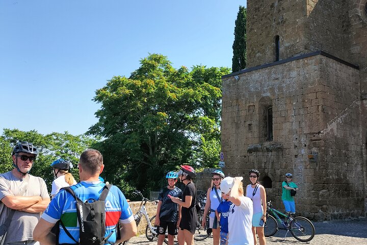 E-Bike-Tour in Orvieto in kleinen Gruppen: Geschichte, Kultur zum Mittag- oder Abendessen