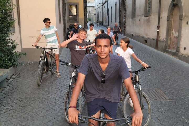 E-Bike-Tour in Orvieto in kleinen Gruppen: Geschichte, Kultur zum Mittag- oder Abendessen