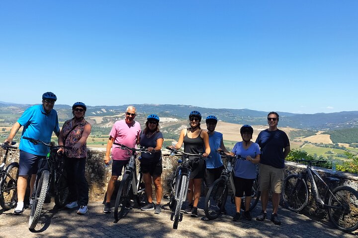 E-Bike-Tour in Orvieto in kleinen Gruppen: Geschichte, Kultur zum Mittag- oder Abendessen