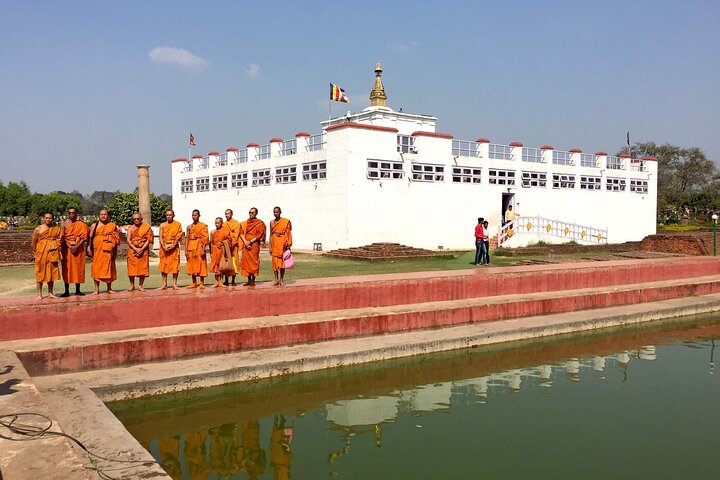 Tour Lumbini de día completo con recogida y regreso al aeropuerto