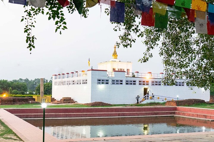 Tour Lumbini de día completo con recogida y regreso al aeropuerto