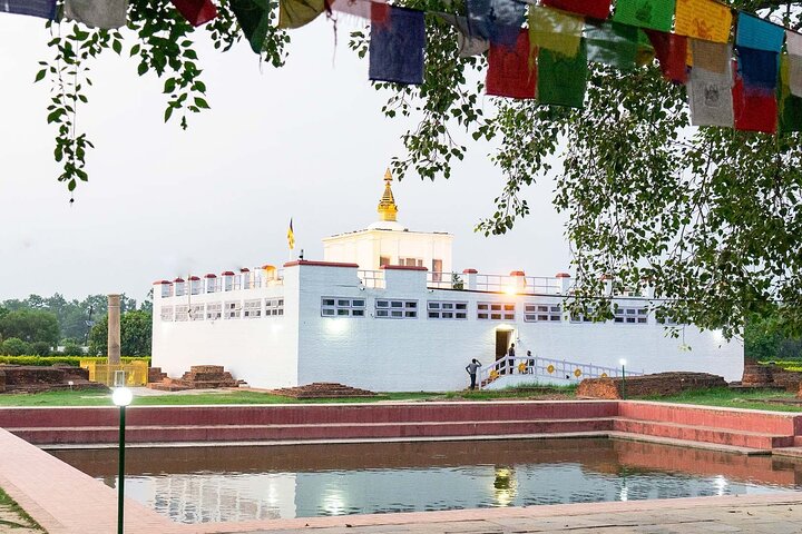 Tour Lumbini de día completo con recogida y regreso al aeropuerto