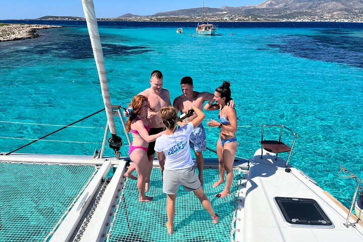 Catamaran Semi Croisière Paros Antiparos comprend la nourriture et les boissons