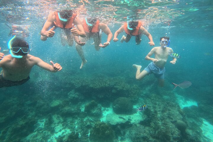 Il meglio del tour avventuroso di un giorno a Phi Phi Island con pranzo da Phuket