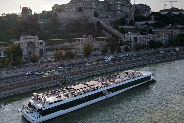 Budapest Dinner Cruise with Live Music & Unlimited Drinks