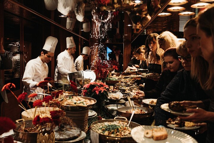 Budapest Dinner Cruise with Live Music & Unlimited Drinks