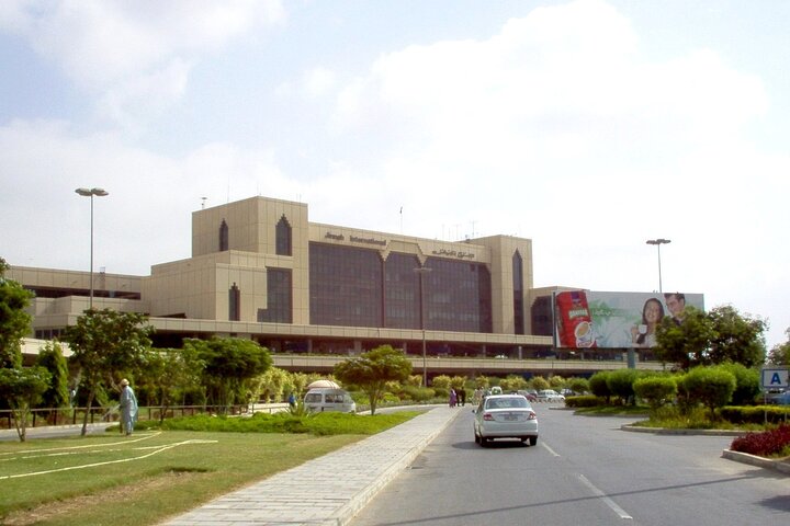 Trasferimento dall'aeroporto di Karachi, pick and drop, autista privato