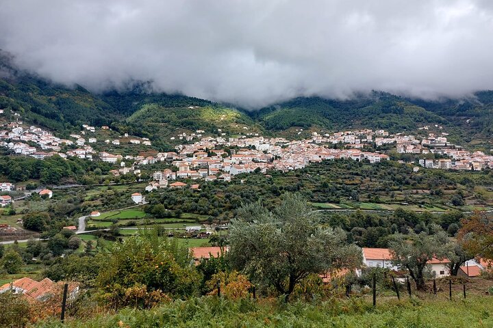 Guidad vandring i Serra da Estrela – Vildsvinsleden och berättelser