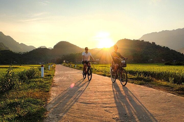 Mai Chau full dag gruppe tur i Hoa Binh Vietnam fra Hoa Binh