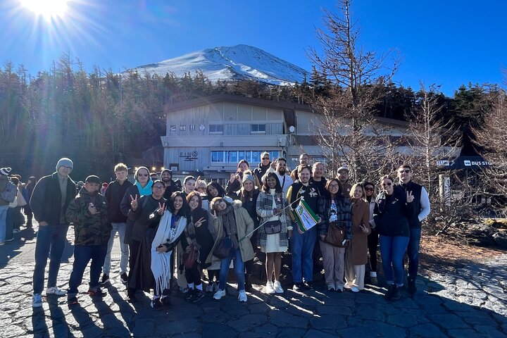Eintägige Bustour zum Berg Fuji und nach Hakone. Rückfahrt mit dem Bus