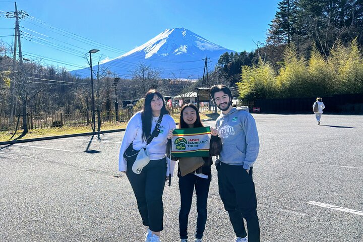Eintägige Bustour zum Berg Fuji und nach Hakone. Rückfahrt mit dem Bus