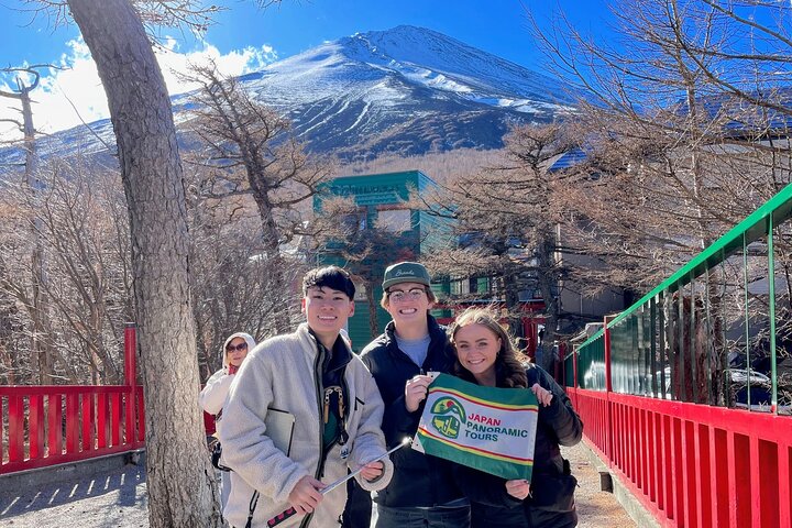 Eintägige Bustour zum Berg Fuji und nach Hakone. Rückfahrt mit dem Bus