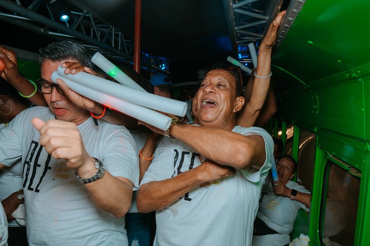 Bus de fête pour la vie nocturne à Aruba avec boissons illimitées et DJ