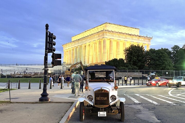 Tour privado a la luz de la luna por Washington D.C. en coche vintage de lujo