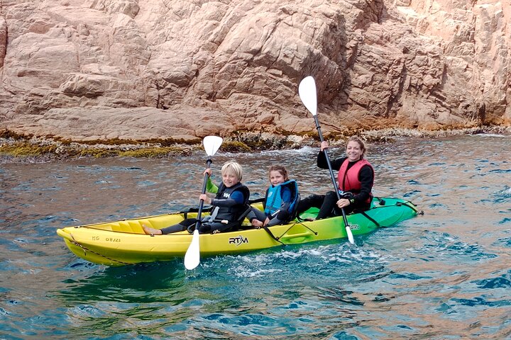 Kajak- und Schnorcheltour an der Costa Brava. Sant Feliu de Guíxols