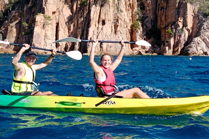 Kajak- und Schnorcheltour an der Costa Brava. Sant Feliu de Guíxols