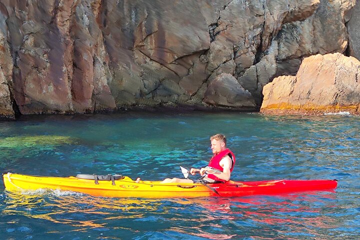 Kajak- und Schnorcheltour an der Costa Brava. Sant Feliu de Guíxols