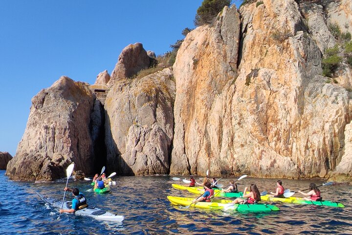 Kajak- und Schnorcheltour an der Costa Brava. Sant Feliu de Guíxols