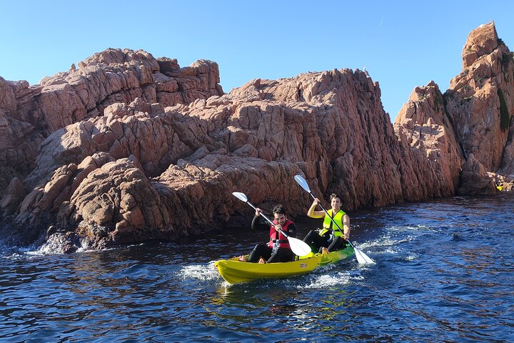 Kajak- und Schnorcheltour an der Costa Brava. Sant Feliu de Guíxols
