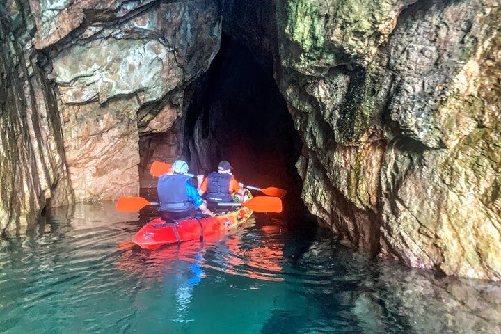 Costa Brava - Kajakken en snorkelen "Sea Caves" Tour