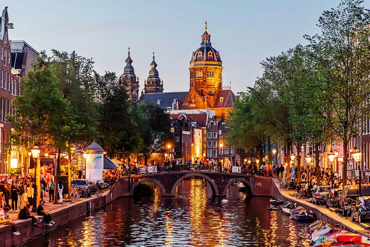 Amsterdam : Privat transfer till AMS flygplats ⇄ Amsterdam/Rotterdam