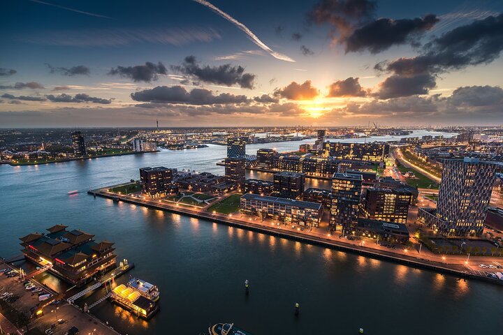 Amsterdam : Privat transfer till AMS flygplats ⇄ Amsterdam/Rotterdam