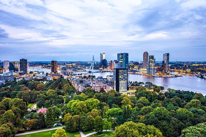 Amsterdam : Privat transfer till AMS flygplats ⇄ Amsterdam/Rotterdam