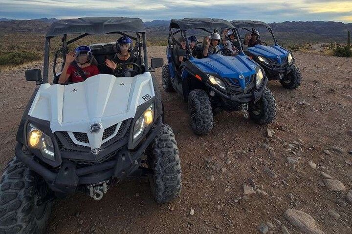 Tour guidé en ATV ou UTV au coucher du soleil pour 2 personnes hors route à Scottsdale