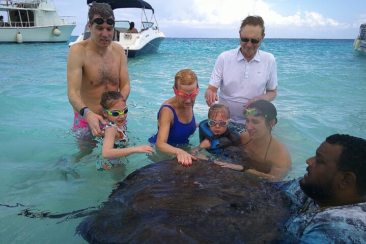 Stingray City, Star fish Point and Snorkeling Private Boat Tour