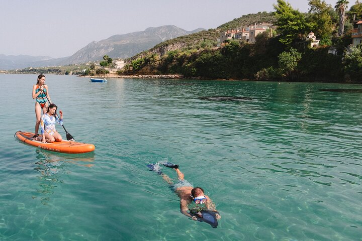 Cruzeiro de iate privado de meio dia em Messinia (Kardamyli, Foneas)