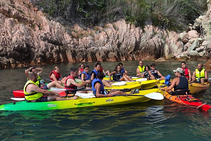 Kajak- und Schnorcheltour an der Costa Brava. Sant Feliu de Guíxols