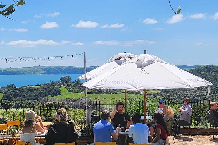 Auckland : Waiheke Island Scenic Tour 4 vingårder, lokale guider