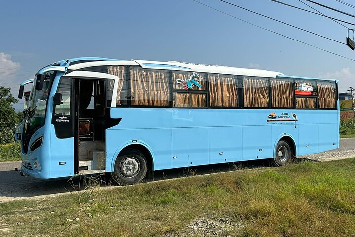 Lumbini naar Kathmandu Tourist Bus VIP / Premium Economy Sofa Seater