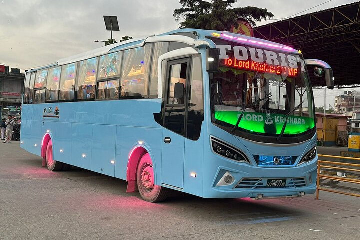 Lumbini naar Kathmandu Tourist Bus VIP / Premium Economy Sofa Seater