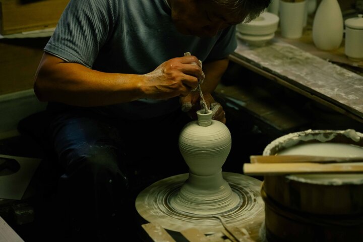 Exklusiv rundtur i Kakiemon Kiln och konsten att Nigoshide